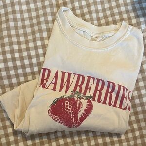 Vintage STRAWBERRIES Cream and Red Graphic T-Shirt
